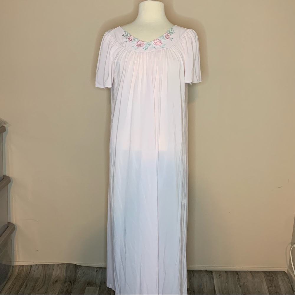 Vintage | Pink Nightgown with Embroidered Flowers